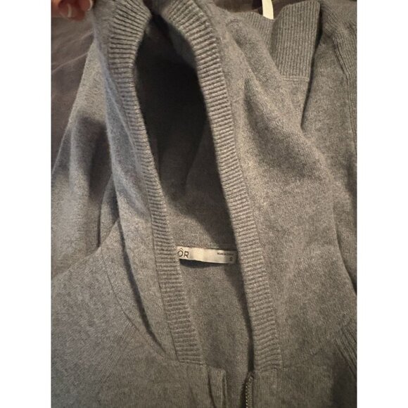 QÔR 100% Cashmere Zip-Up Hoodie – Light Gray - Picture 4 of 7